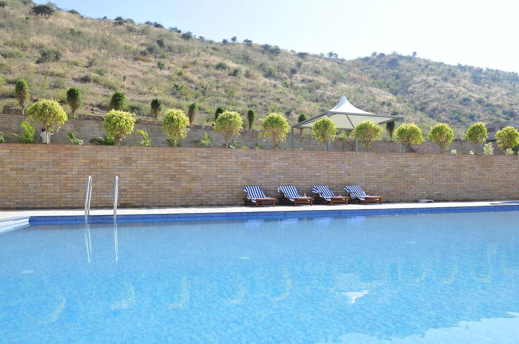 Cambay Resort, Udaipur Bagian luar foto